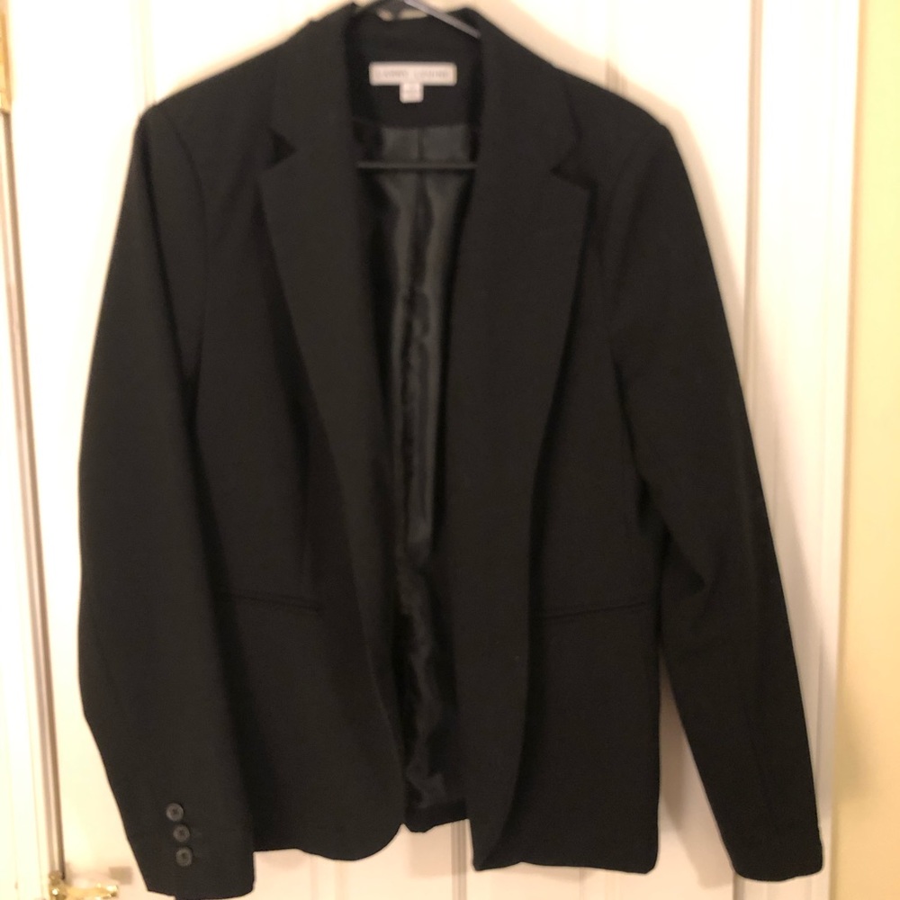 Classic black blazer!